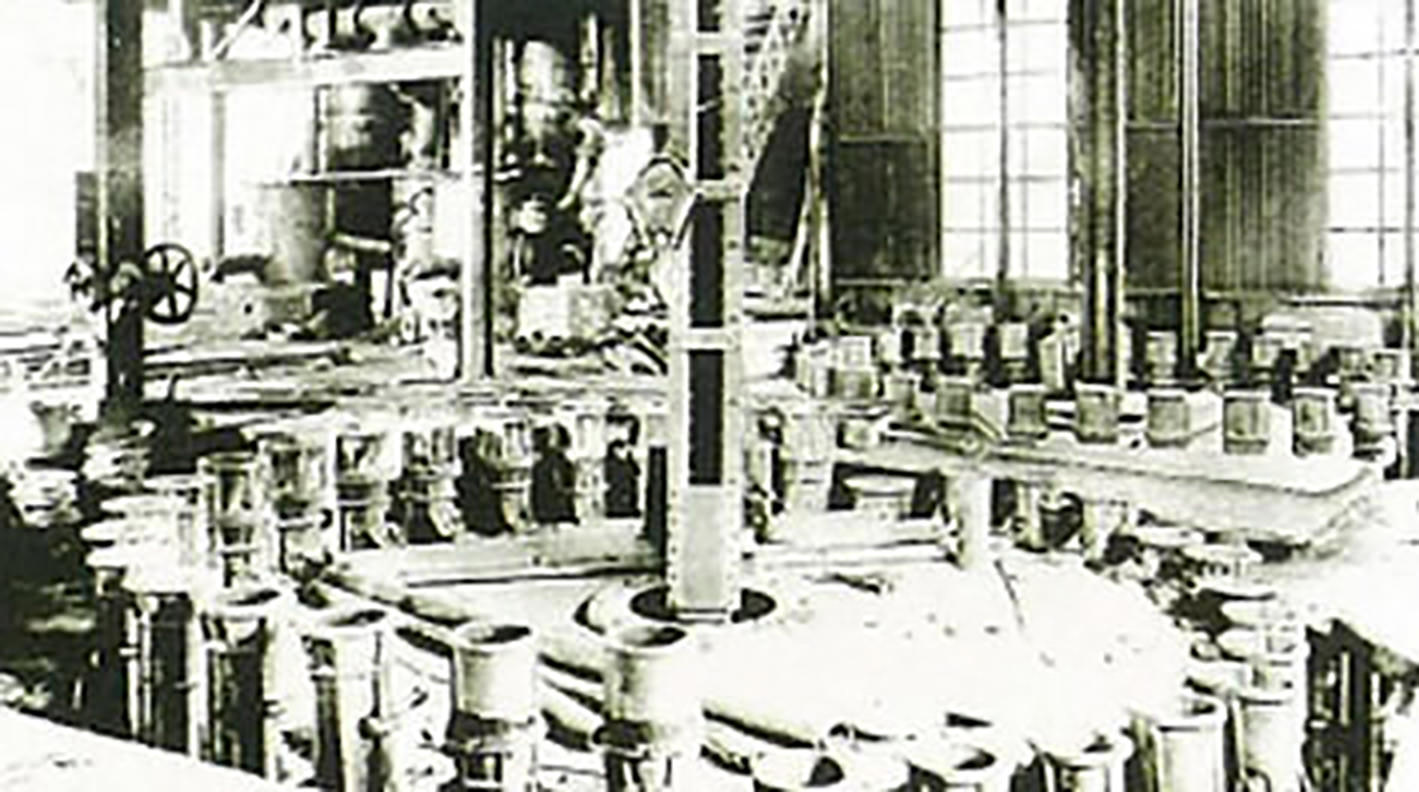 尼崎工場内の鉄管回転式鋳造装置