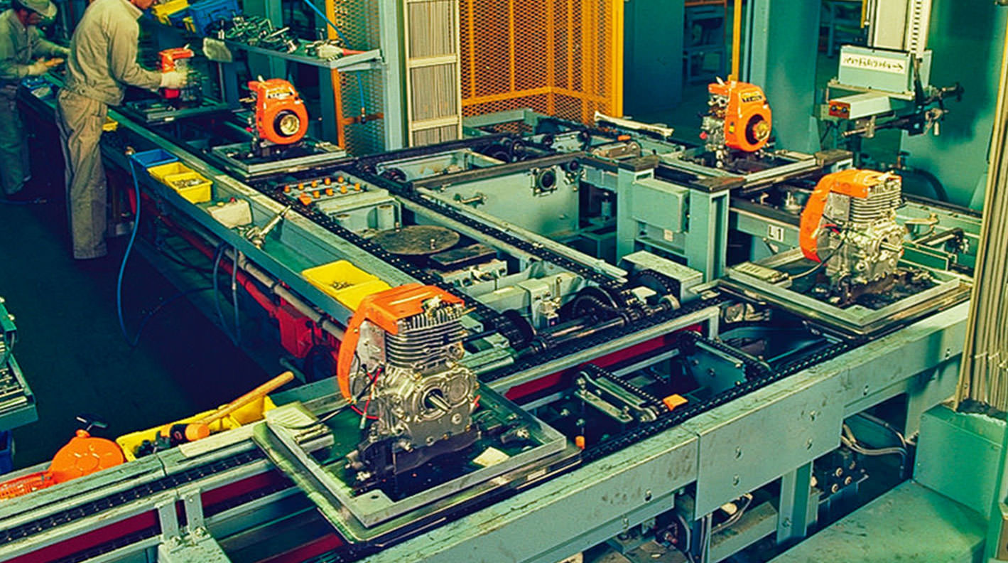 Air-cooled gasoline engine assembly line at Sakai Coastal Plant